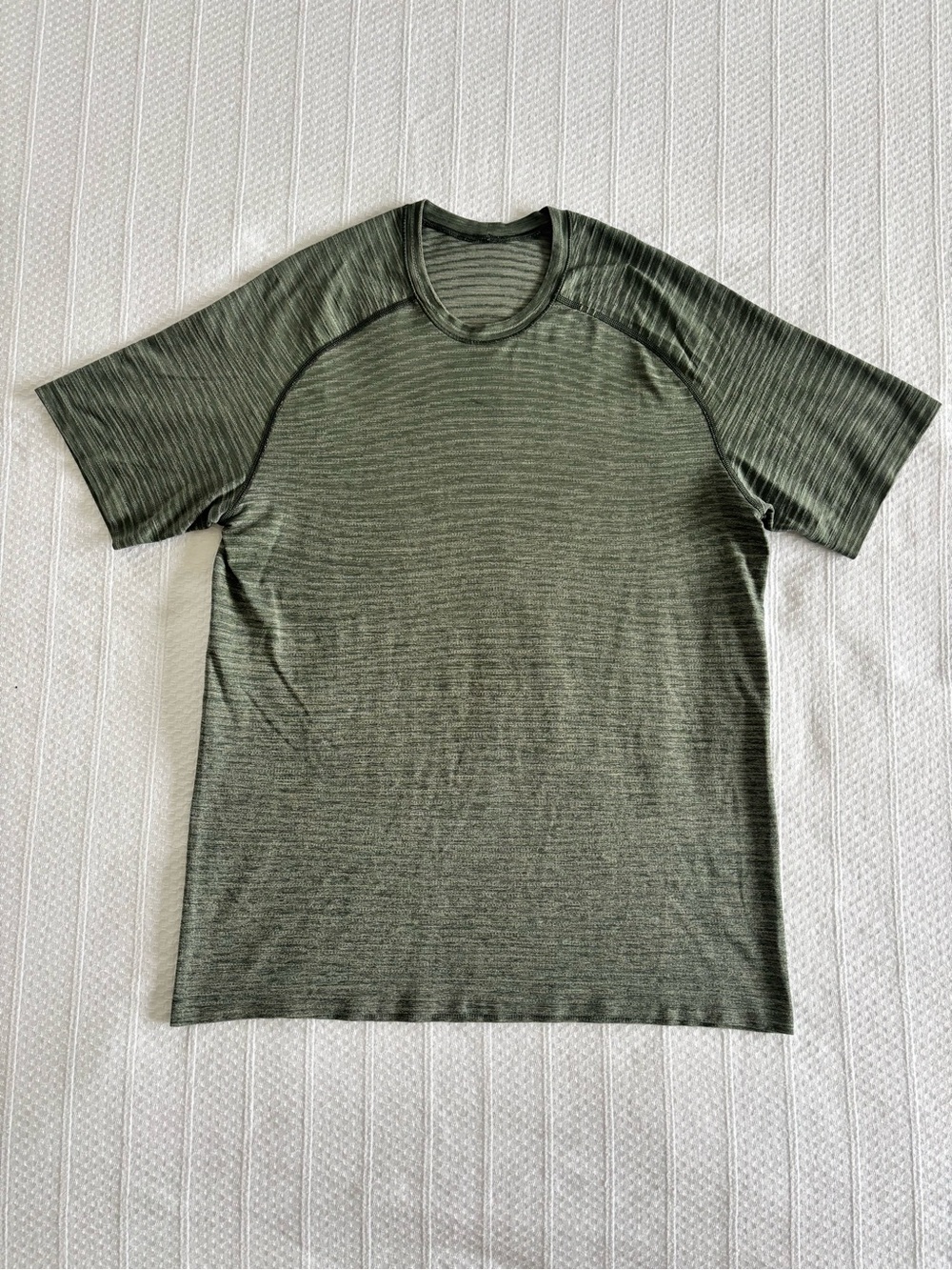 lululemon athletica Men's Olive Green Short-Sleeve Performance Tee